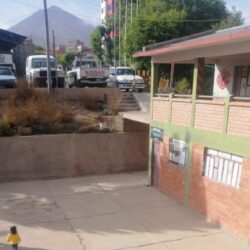 Patio de la D.D.S.T.A. con el Cerro Rico de Potosí 2